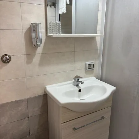 Alojamento de Acomodação e Pequeno-almoço Viren Nápoles