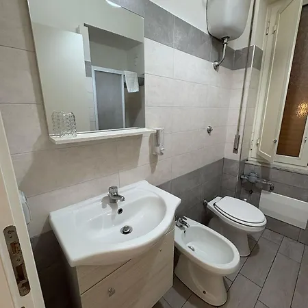 לינה וארוחת בוקר Viren נאפולי